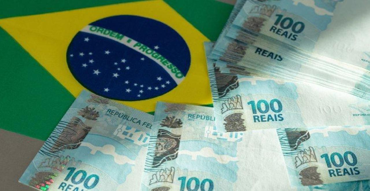 Redução de Jornada ou Suspensão de Contrato: 13º salário e Férias?  